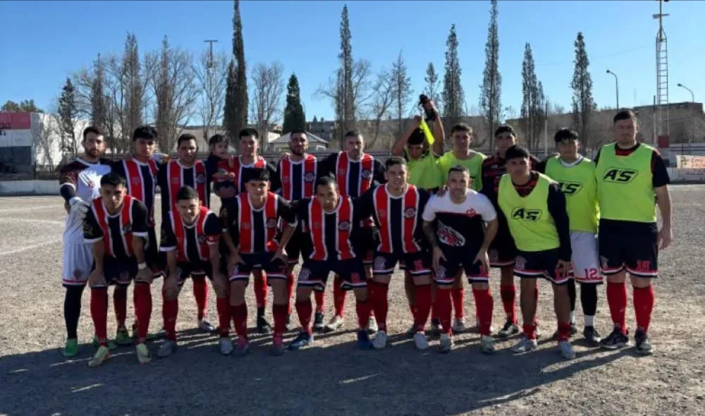 Alumni venció a Deportivo Dolavon por la mínima