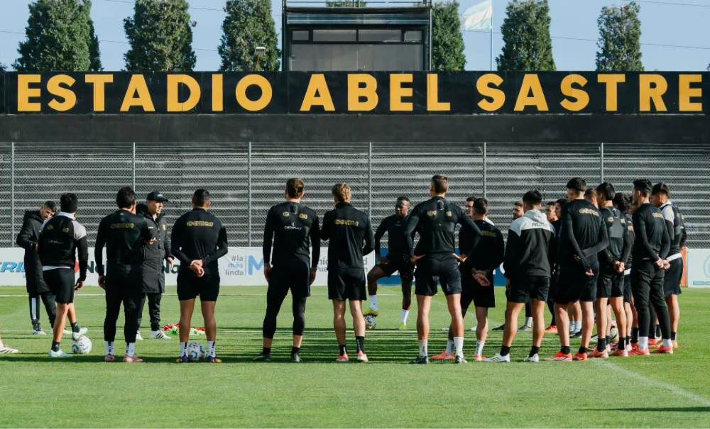Deportivo Madryn inicia la segunda rueda con un cruce directo por los puestos de arriba.