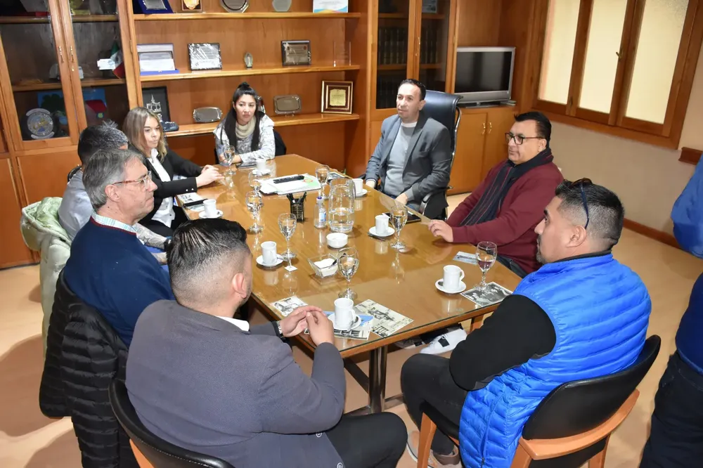 Maderna con dirigentes políticos