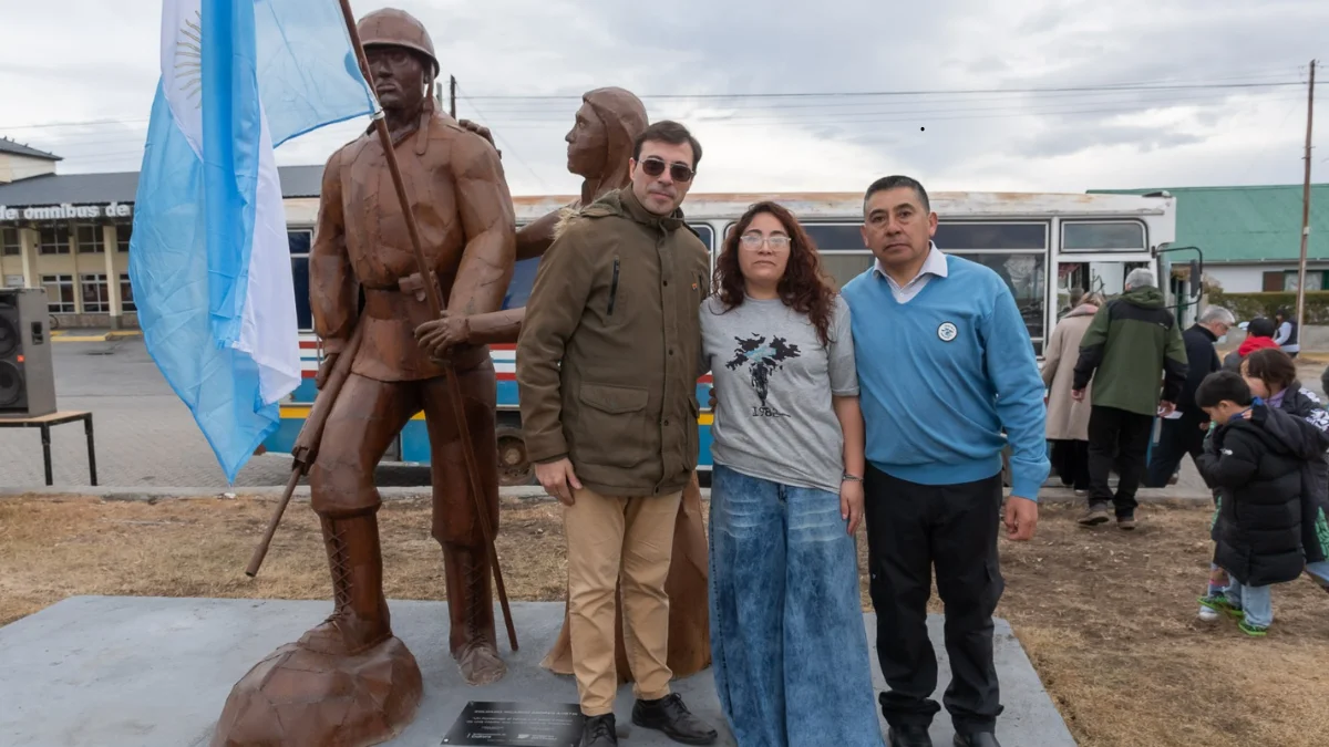 Provincia inauguró en Tecka un nuevo monumento al héroe de Malvinas Ricardo Andrés Austin