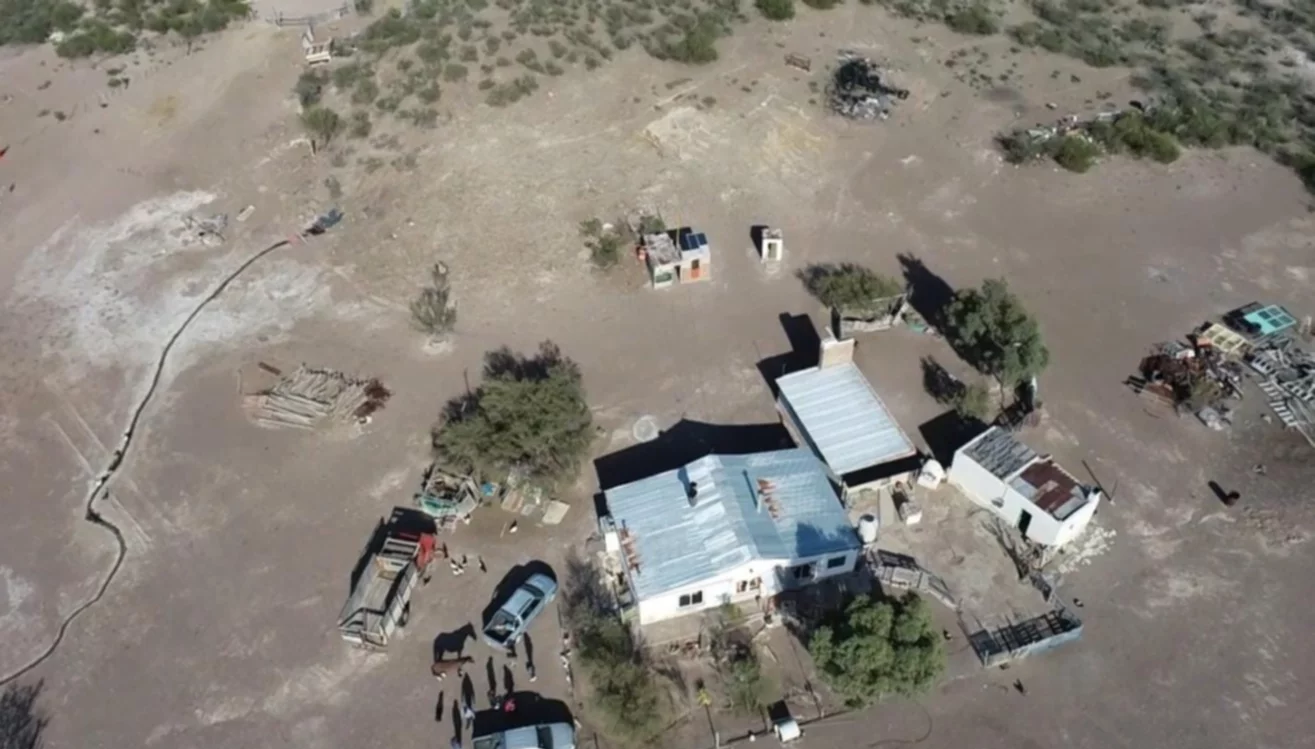 Casco estancia. búsqueda peón rural policía 1