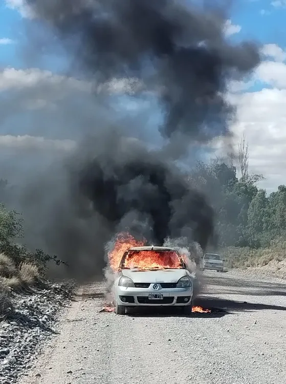 Renault Clio en llamas