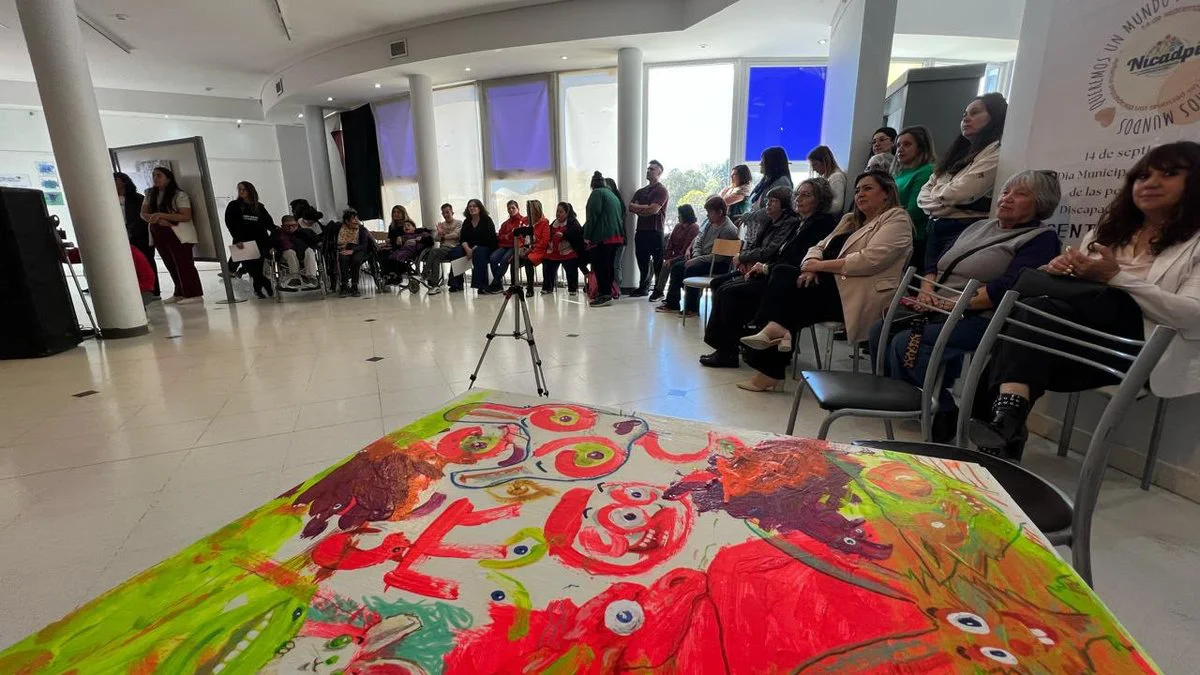 Inauguraron la muestra “Miradas que conectan”