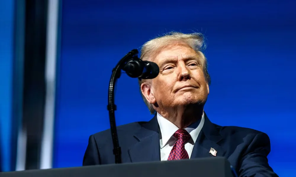 La maniobra ocurrió en simultáneo con nuevas amenazas públicas dirigidas a Donald Trump.