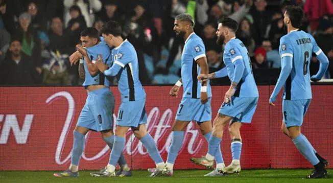 La Celeste venció 2-0 a Venezuela en Montevideo y aseguró el repechaje.