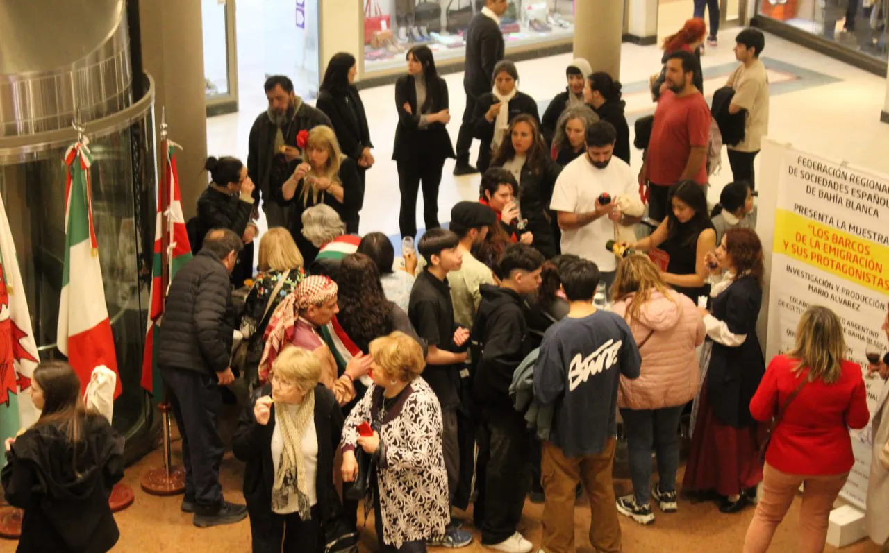 Muestra por la Fiesta de las Colectividades