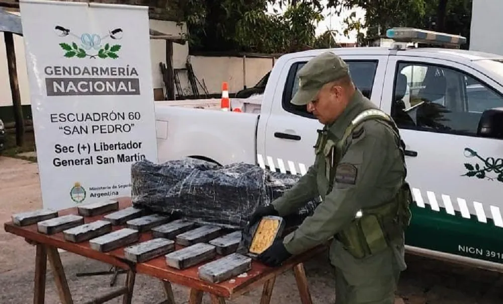 Droga escondida en un parlante