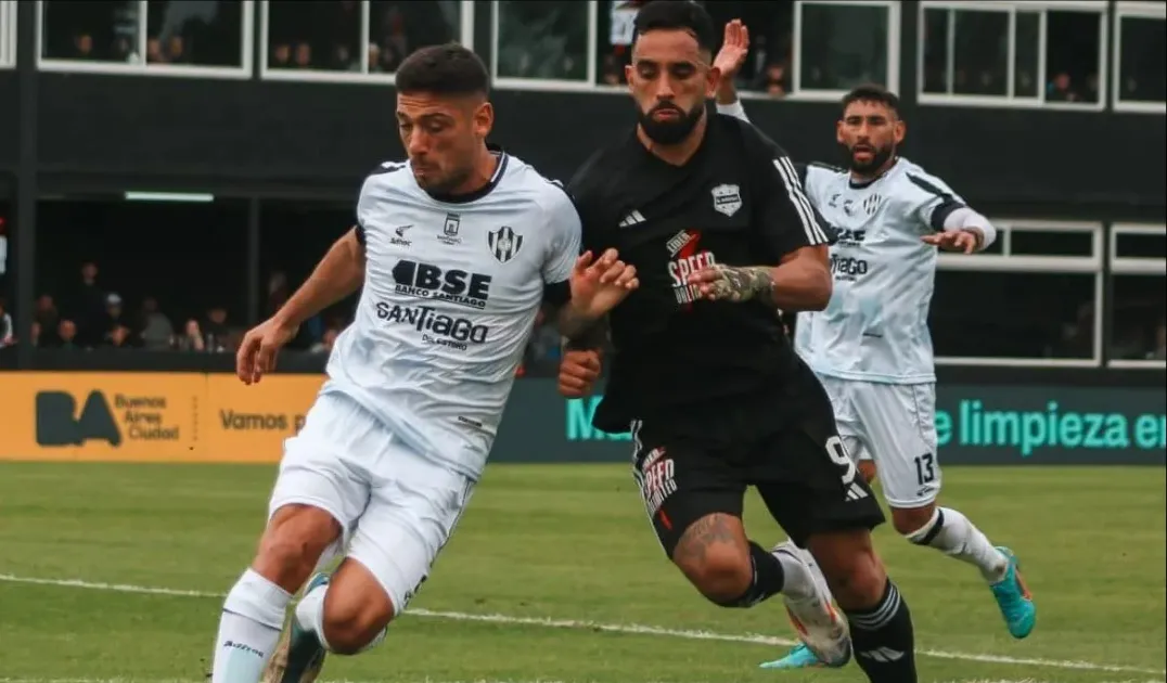 Deportivo Riestra recibe a Central Córdoba en el Estadio Guillermo Laza