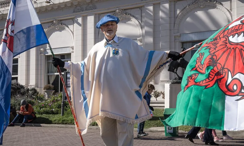 Andrés Roberts, Guía de Turismo