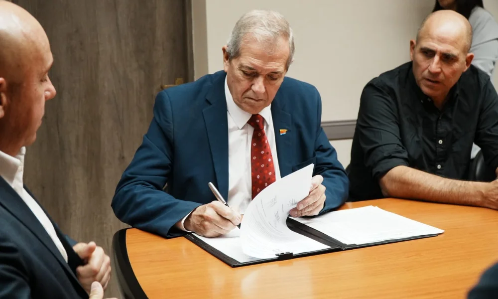 Firma del Ministro de educación