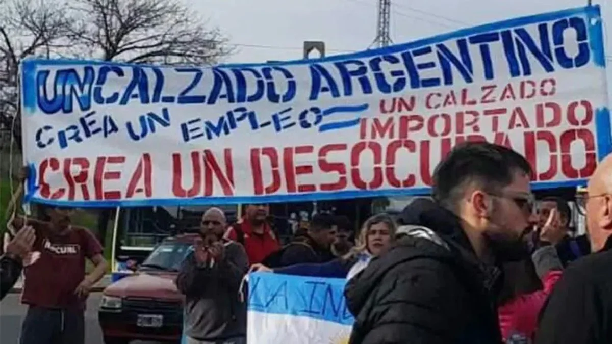 Zapatazo en Plaza de Mayo (Foto A24)
