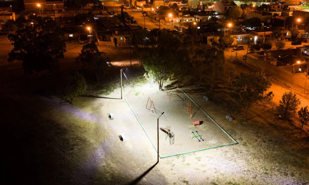 Nueva luminaria en la Plaza del barrio Tiro Federal de Rawson