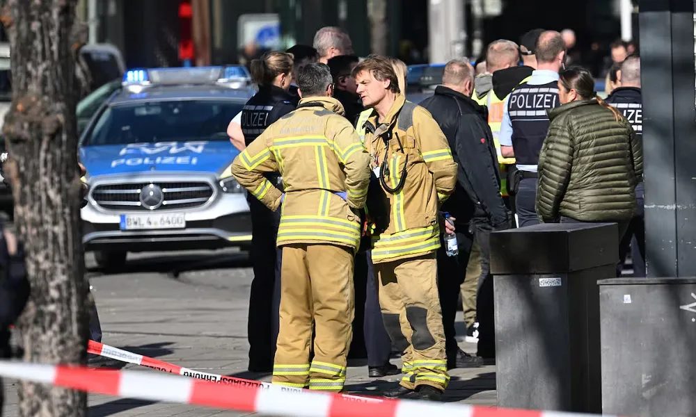 Un auto embistió a una multitud en Alemania (Foto: Boris Roessler - dpa)