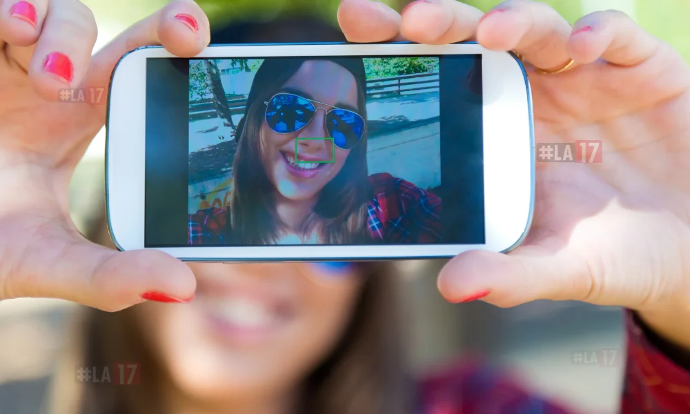 Selfie foto ilustrativa fuente Freepik