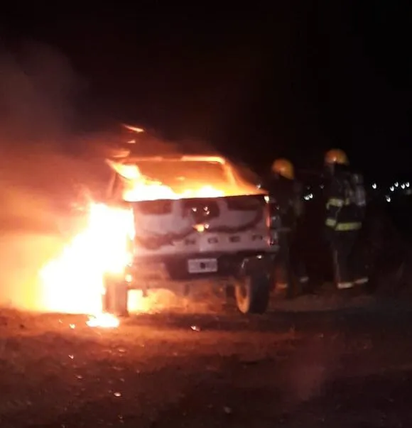 Camioneta en llamas