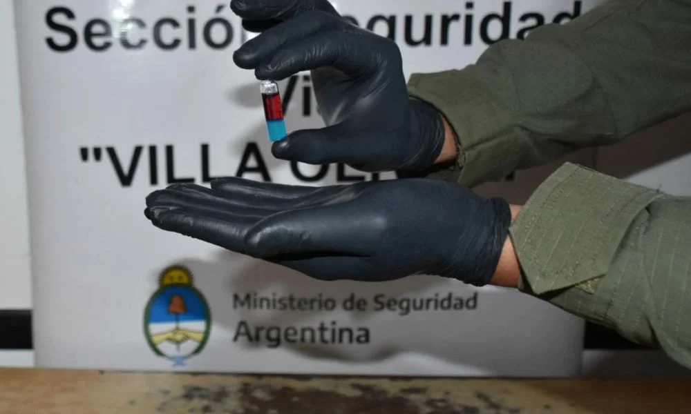 Pasajera llevaba cocaína pegada al cuerpo