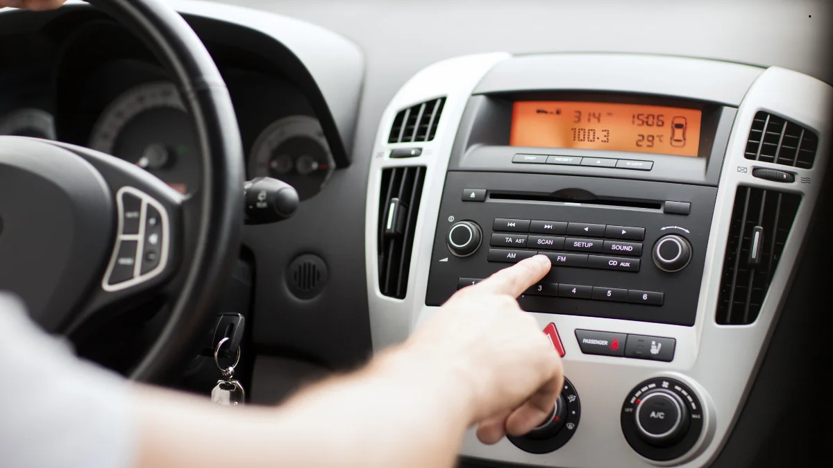 Autostereo 100.3