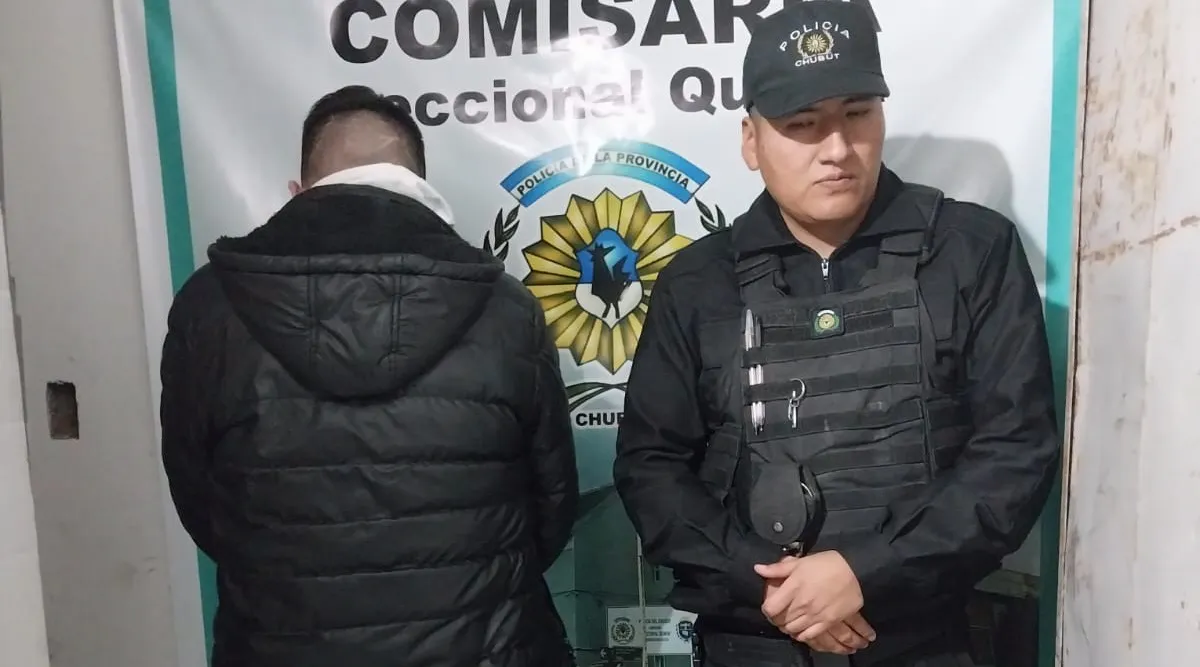 Ladrón juguetes Policía Comodoro1