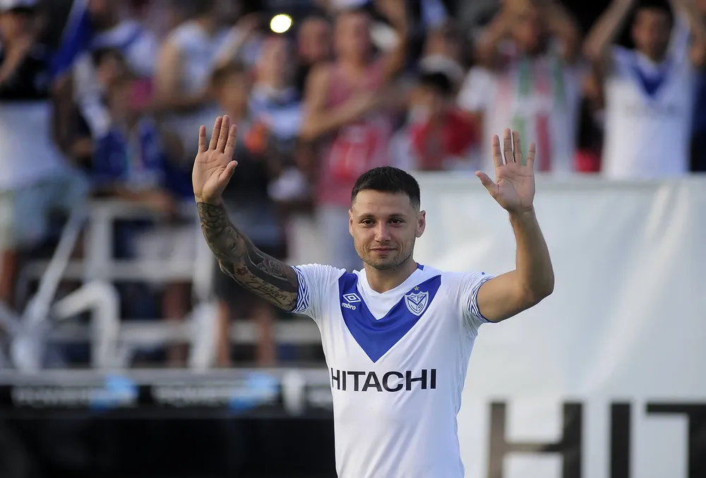 FUERTE CRUCE ENTRE MAURO ZARATE Y FLAVIO AZZARO