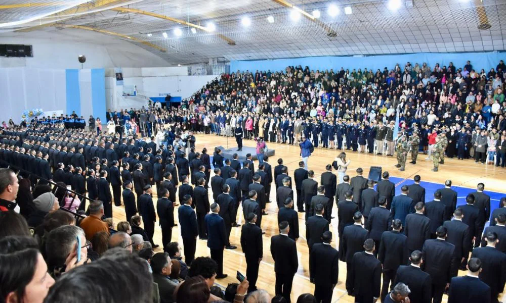 Cadetes y aspirantes de la Policía del Chubut juraron a la Bandera en Trelew