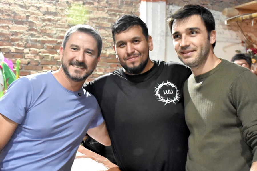 Merino y Torres participaron de una peña folclórica en el gimnasio recuperado de Primera Junta