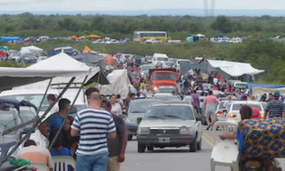 las familias se instalaron a la vera de la Ruta 157, donde improvisaron refugios