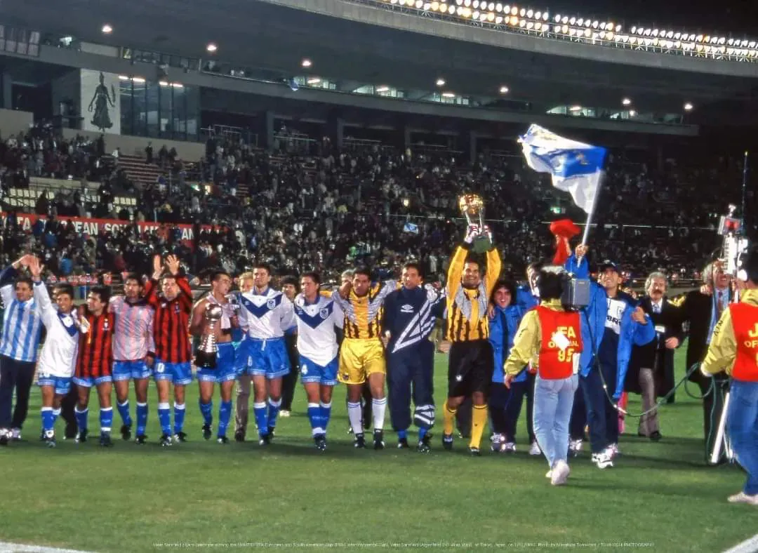 HACE 29 AÑOS VÉLEZ TOCABA EL CIELO CON LAS MANOS