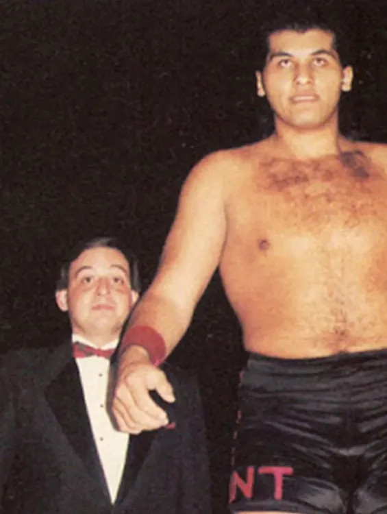 La vida de Jorge González, el Gigante, combina altura extraordinaria, deportes y lucha libre. 3