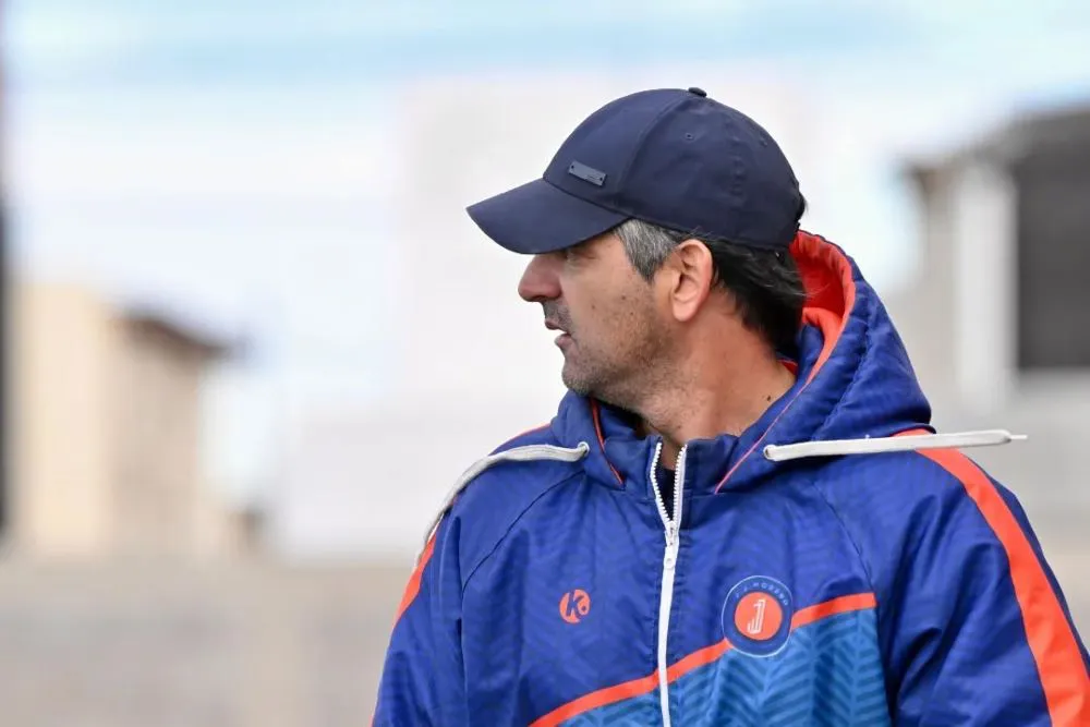 DT de J.J Moreno Gustavo Caamaño.