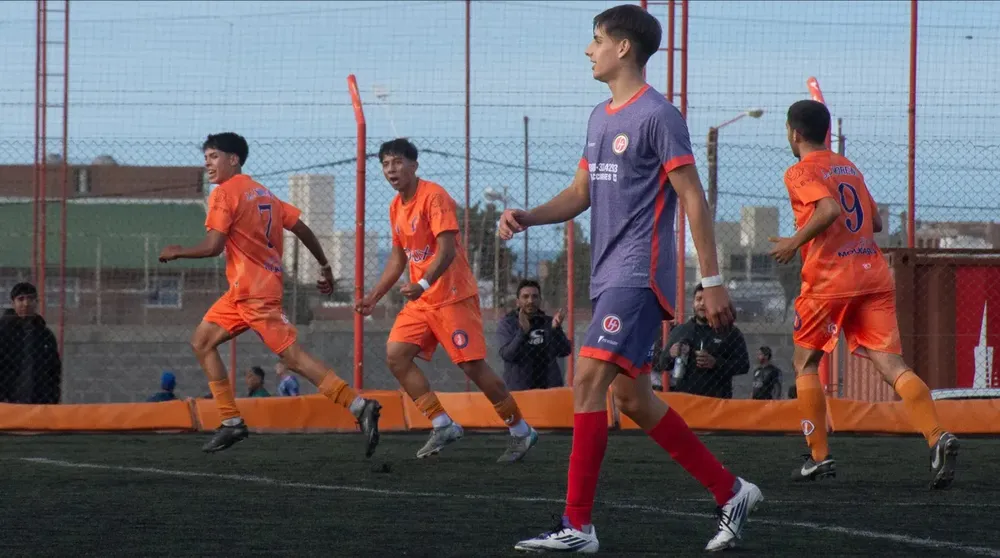 J.J Moreno Simón Sayhueque abrió el marcador a los 41 minutos