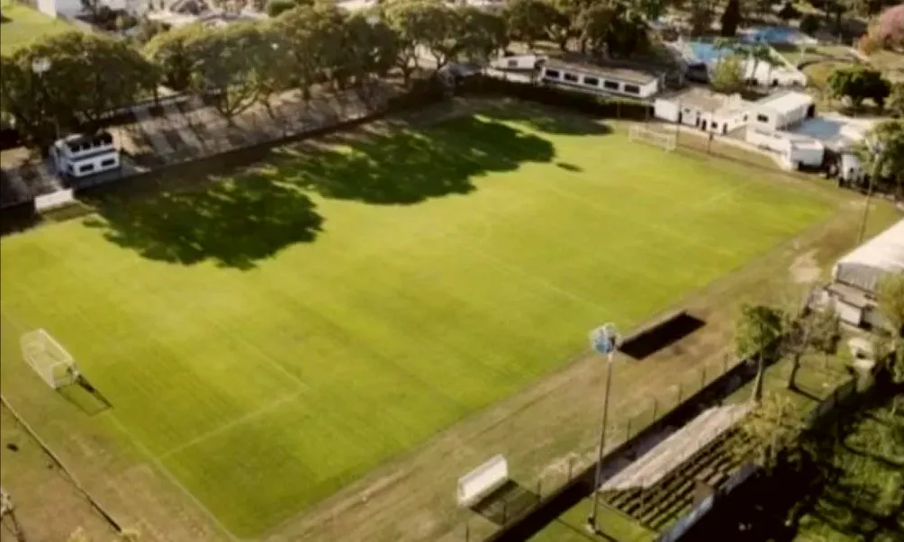 El club vinculado a la familia Messi eligió estadio para su estreno en la Primera C