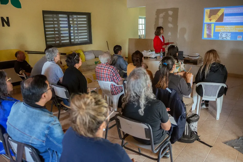 Capacitación de control de plagas en huertos y jardines (1)