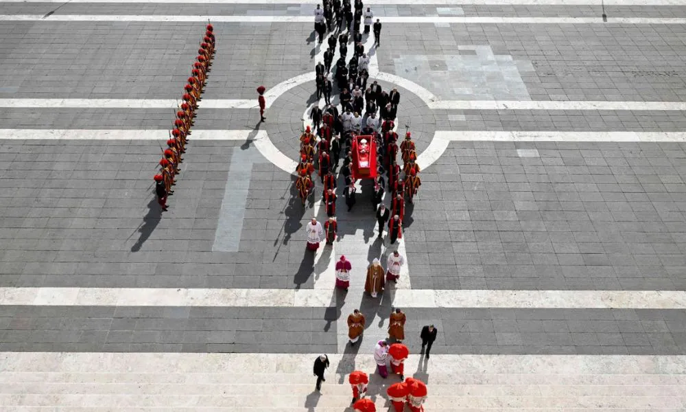 Traslado del cuerpo de Francisco