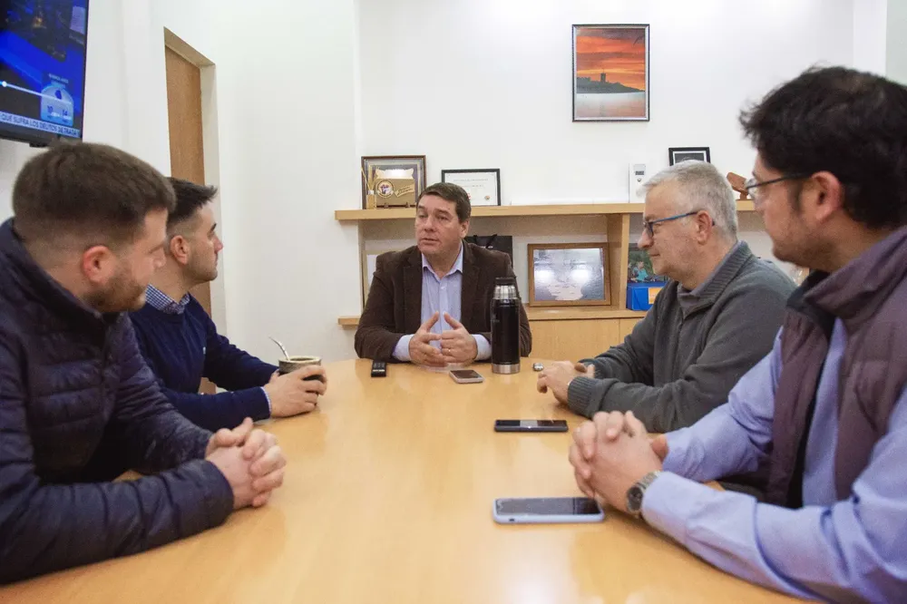 Biss junto a referentes de CAME Joven