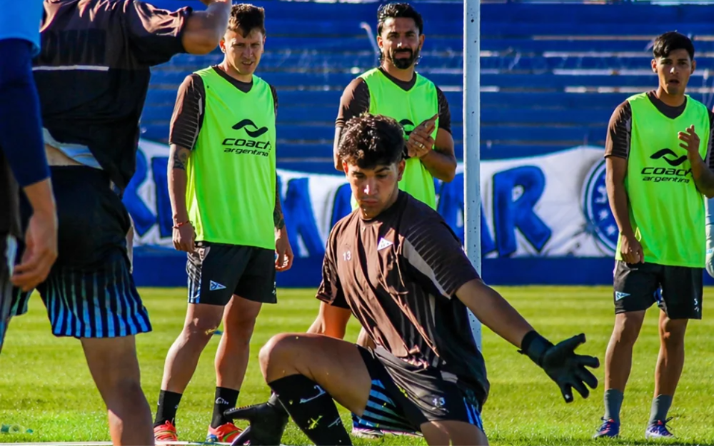 El equipo de Trípodi juega el domingo en el Conti con la necesidad de sumar su primer triunfo