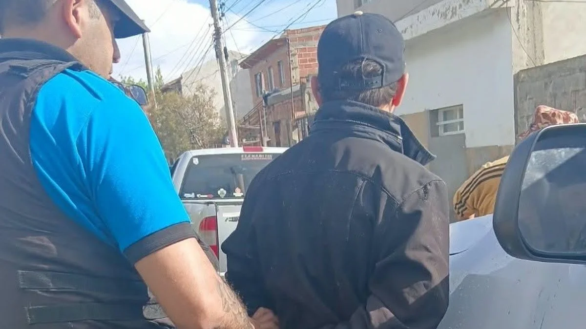 Atrapan a un hombre por robar una cubierta de una vivienda en Comodoro