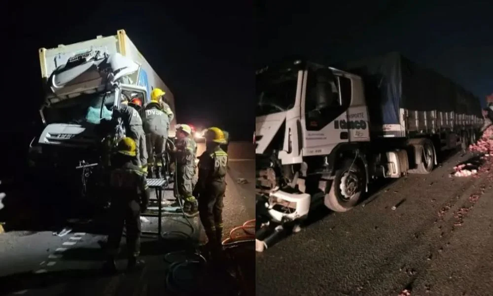 Choque de camiones en ruta 9. Foto Ámbito