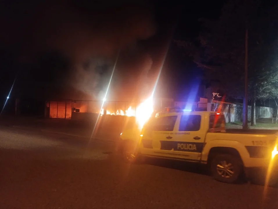 Incendio de cinco autos en una concesionaria