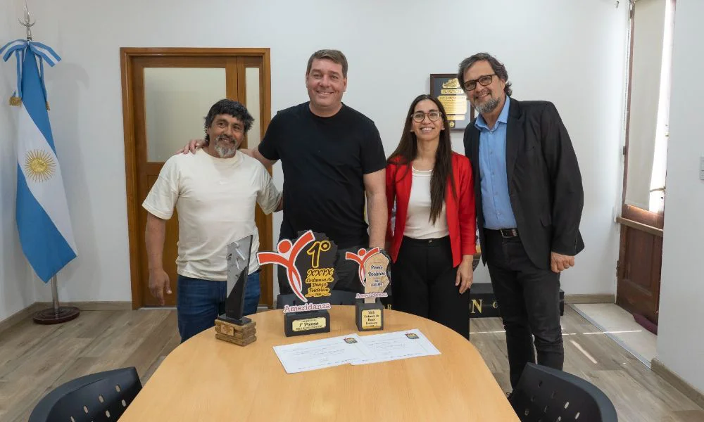 Damián Biss y los bailarines Ortíz y Casarosa