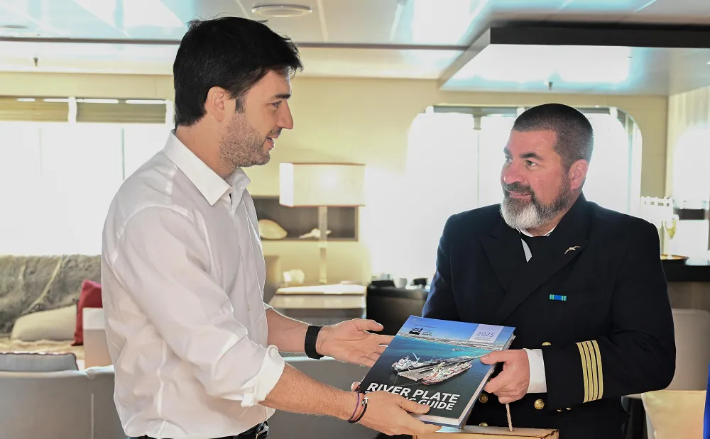 Ignacio Torres en el Muelle Luis Piedra Buena