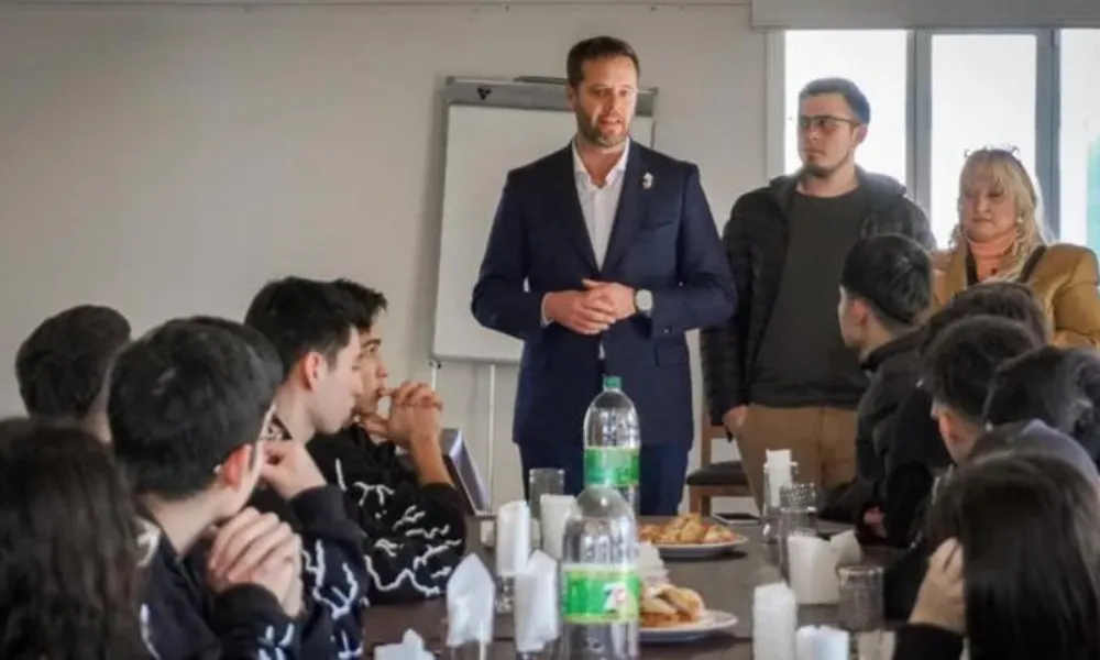 Estudiantes de la meseta visitaron el muelle Storni