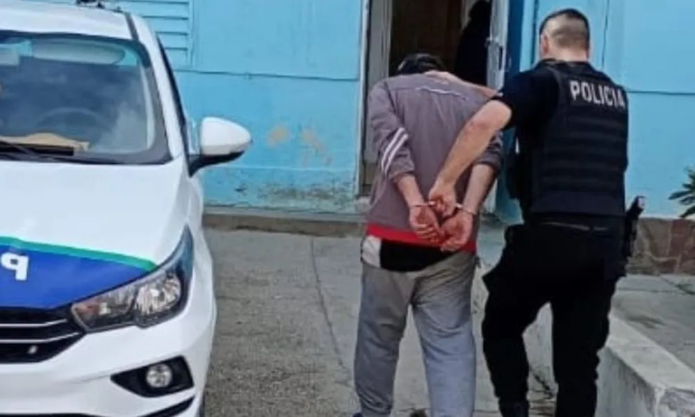 Armado con machete y lanza, amenazó a un vecino