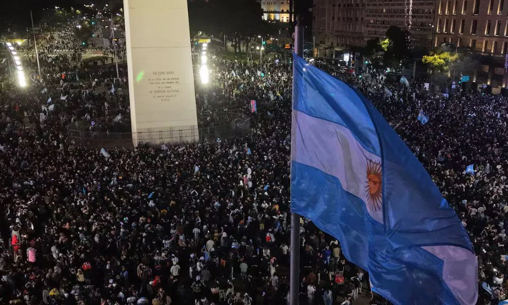 Festejos en el Obelisco. Foto Rodrigo Abd - AP / LA NACION