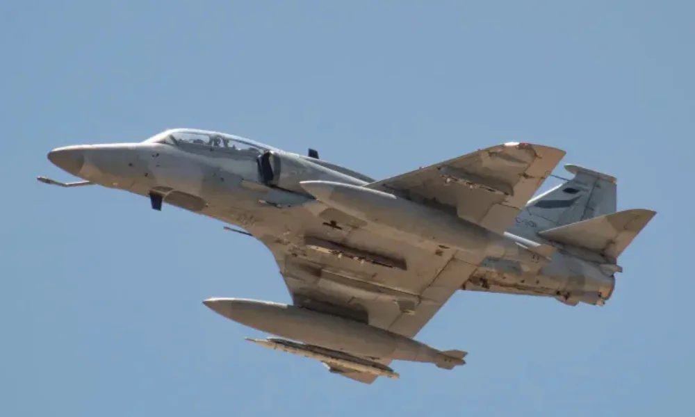 La Fuerza Aérea Argentina confirmó el retiro definitivo de los históricos cazabombarderos.