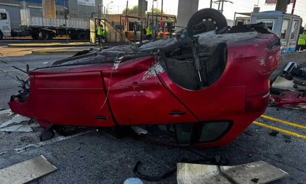 Choque contra cabina de peaje