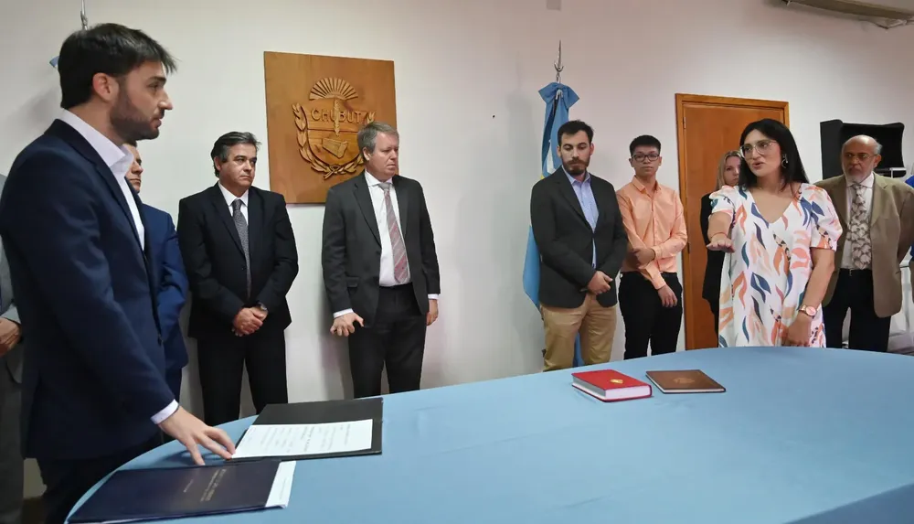 Torres tomo juramento a seis nuevos funcionarios