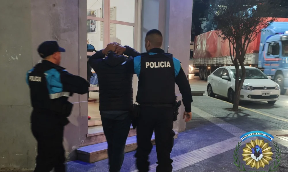 Los individuos se encontraban en una batea situada dentro del predio, aunque en un sector exterior.