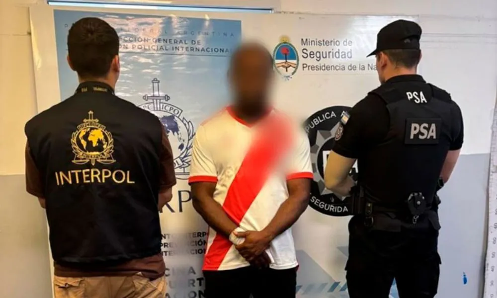 Interpol capturó en Ezeiza a un nigeriano prófugo acusado de estafas internacionales