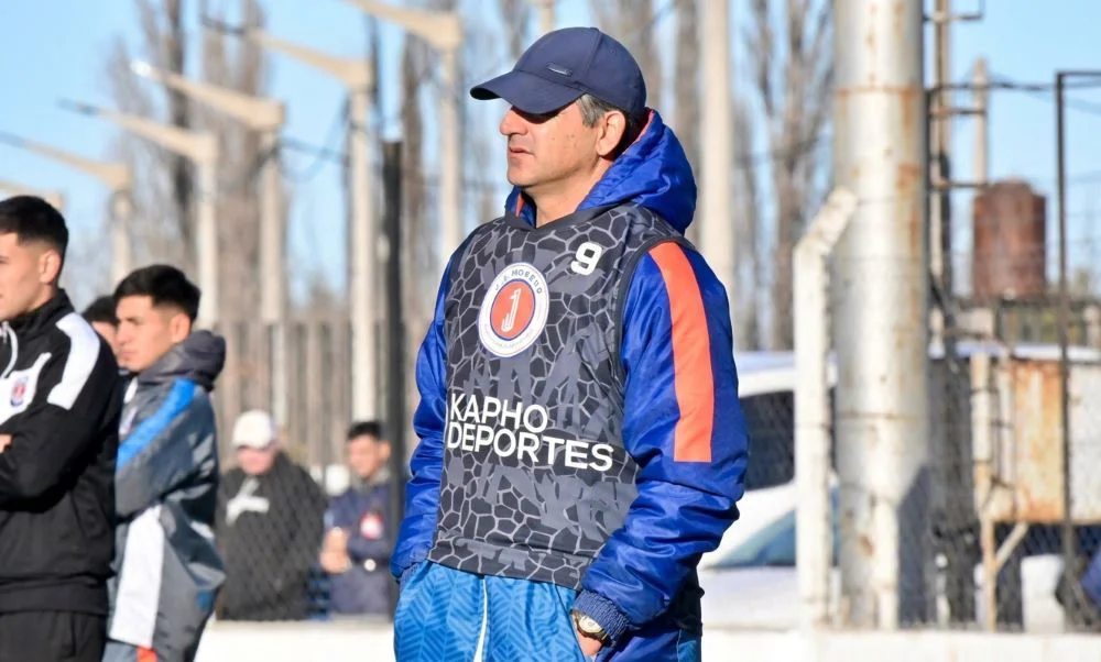 Gustavo Caamaño. Foto Club Social y Deportivo J.J.Moreno. (2)