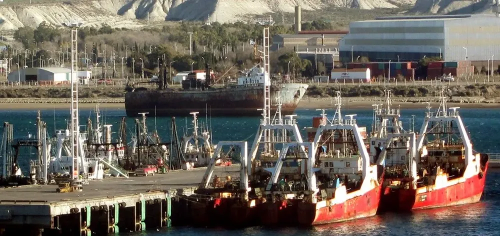 barcos amarrados